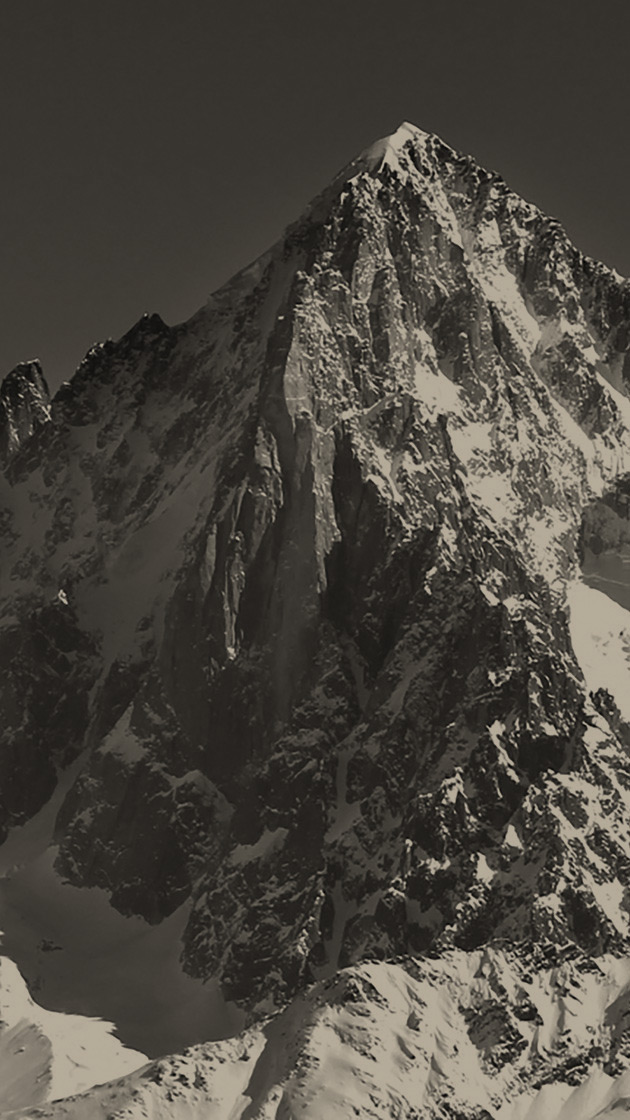 Snowy mountain peaks from the pinper.com web page header.